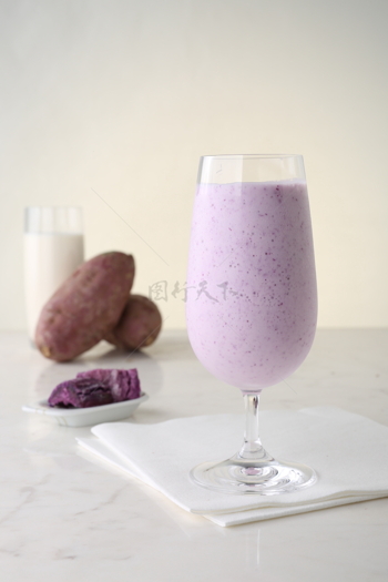 美味紫薯浓郁香气可口奶昔奶茶